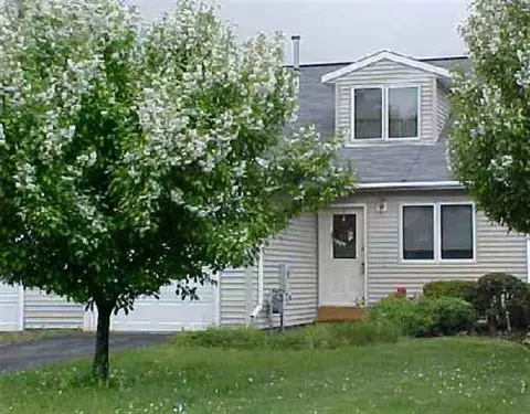 7035 Suzanne Ln, Schenectady, NY 12303 photo 1