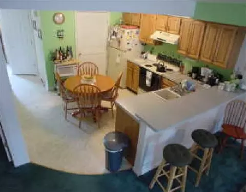 7035 Suzanne Ln, Schenectady, NY 12303 photo 2