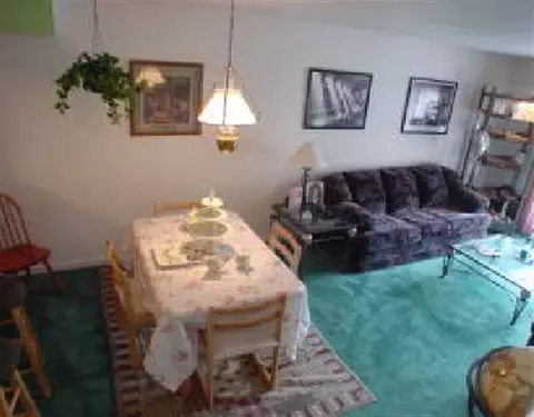 7035 Suzanne Ln, Schenectady, NY 12303 photo 4