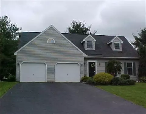 11 Guilder Ln, Glenmont, NY 12077 photo 1