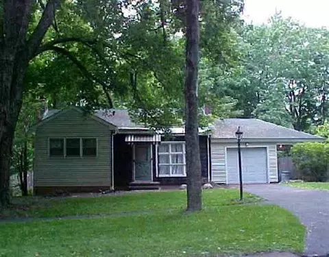 215 Eastholm Rd, Schenectady, NY 12304 photo 1