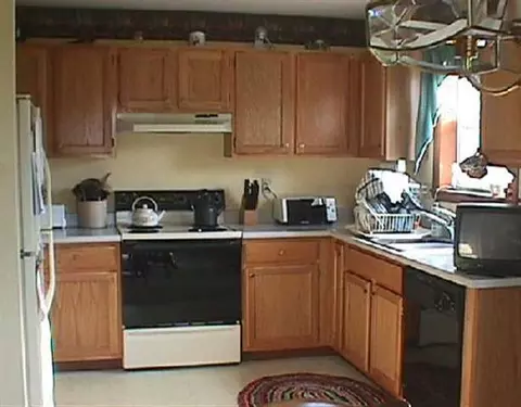 37 Trinity Pl, Selkirk, NY 12158 photo 4