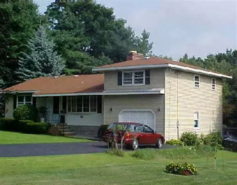 33 Tieman Rd, Schenectady, NY 12302 photo 1