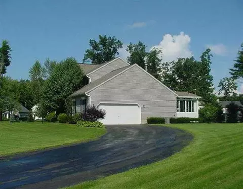 14 Nadeau Rd, Clifton Park, NY 12065 photo 6