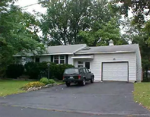 2 Hoyt Ave, Glenmont, NY 12077 photo 1