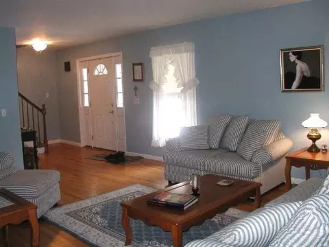 25 Boylston Dr, Delmar, NY 12054 photo 3