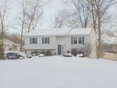 2 Marcel Rd, Halfmoon, NY 12065 photo 1