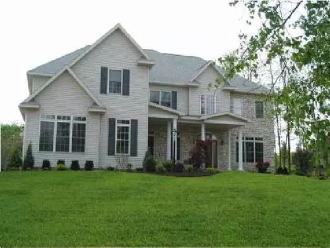 10 Devonshire Way, Clifton Park, NY 12065 photo 1