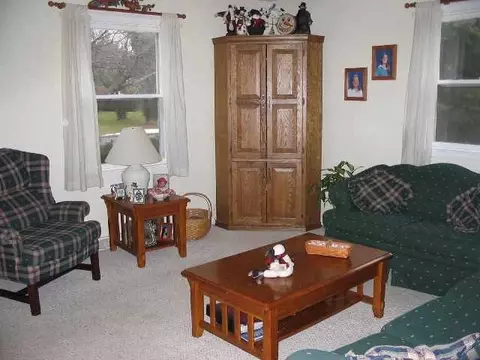 7 Windmill Dr, Glenmont, NY 12077 photo 2