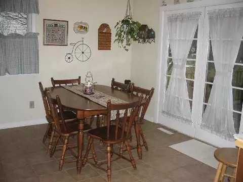 7 Windmill Dr, Glenmont, NY 12077 photo 3