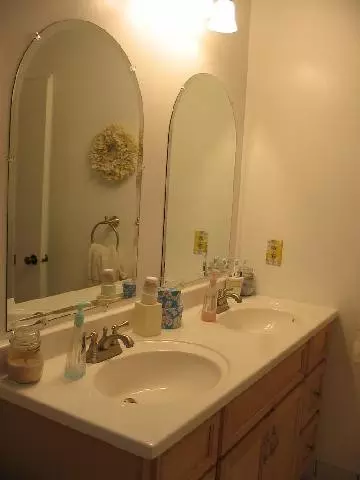 7 Windmill Dr, Glenmont, NY 12077 photo 6