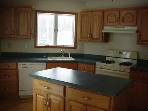 27 Plant Rd, Halfmoon, NY 12065 photo 3