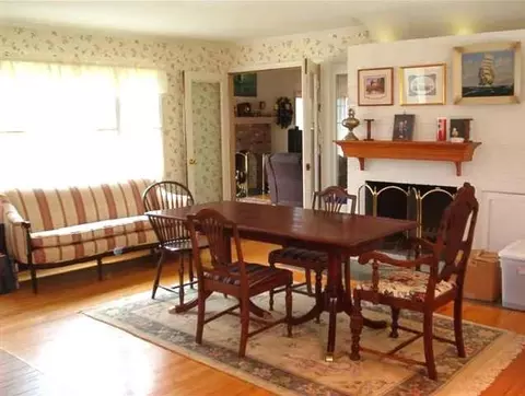 37 Lyons Ave, Delmar, NY 12054 photo 2