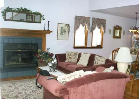 4 Knollwood Dr, Saratoga Springs, NY 12866 photo 3