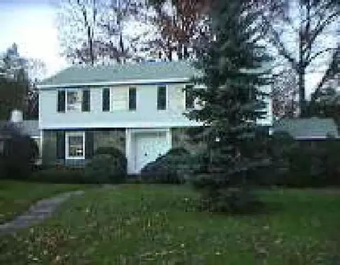 15 Macaffer Dr, Menands, NY 12204 photo 1