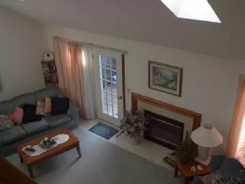 43 Constitution Dr, Glenmont, NY 12077 photo 6