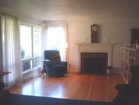 61 Louise St, Delmar, NY 12054 photo 2