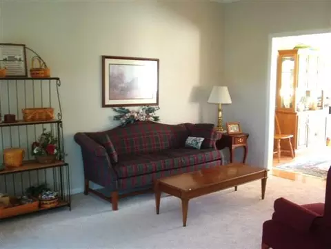 102 Hasgate Dr, Delmar, NY 12054 photo 2