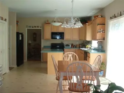 102 Hasgate Dr, Delmar, NY 12054 photo 3
