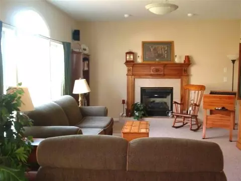 102 Hasgate Dr, Delmar, NY 12054 photo 4