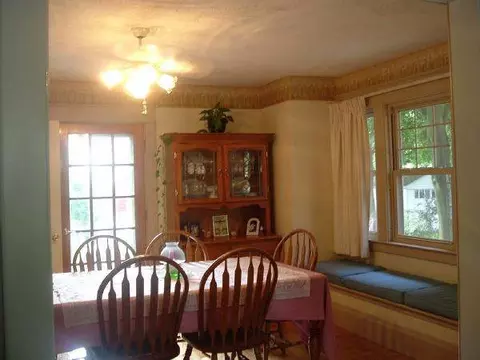 826 Lakewood Ave, Schenectady, NY 12309 photo 2