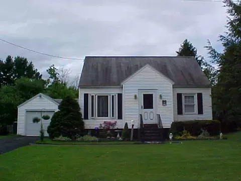 37 Woodruff Dr, Glenville, NY 12302 photo 1