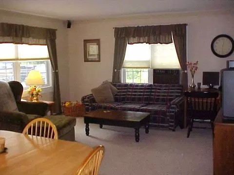 818 Lakewood Ave, Schenectady, NY 12309 photo 4