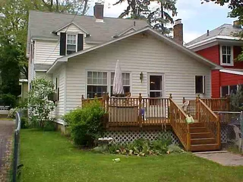 818 Lakewood Ave, Schenectady, NY 12309 photo 2