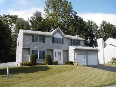 8 Mallard Rd, Glenmont, NY 12077 photo 1