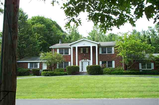 3 Walnut La E, Schenectady, NY 12309 photo 1