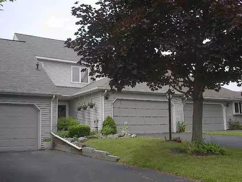 53 Constitution Ct, Glenmont, NY 12077 photo 1