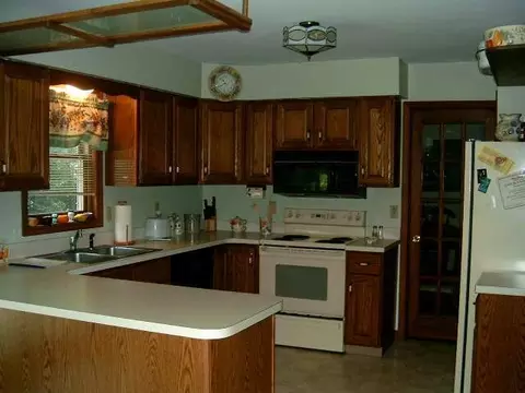 43 Knollwood Dr, Saratoga Springs, NY 12866 photo 2