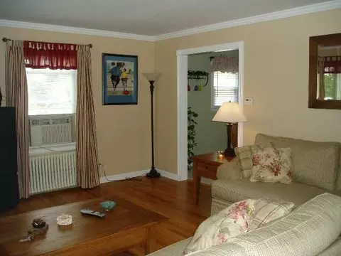 5 Marion Rd, Delmar, NY 12054 photo 3