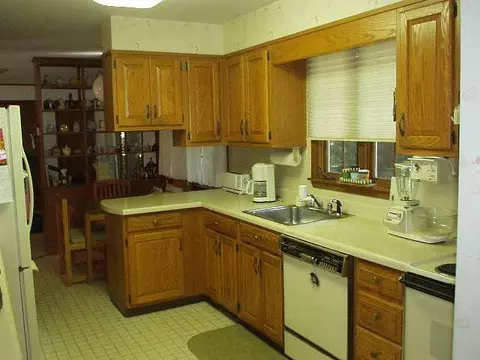 107 Berwick Rd, Delmar, NY 12054 photo 4