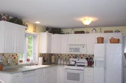 2 Christopher Way, Halfmoon, NY 12065 photo 3