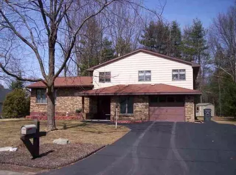 13 Chris Dr, Colonie, NY 12205 photo 1
