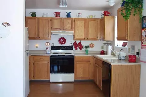 43 Trinity Pl, Selkirk, NY 12158 photo 4