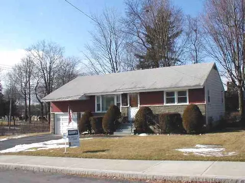 75 Princeton St, Schenectady, NY 12304 photo 1