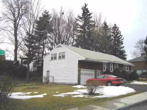 75 Princeton St, Schenectady, NY 12304 photo 2