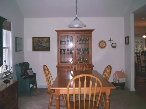 5 Leonard Dr, Delmar, NY 12054 photo 2