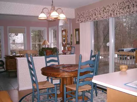 5 Leonard Dr, Delmar, NY 12054 photo 4