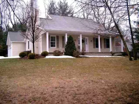 5 Leonard Dr, Delmar, NY 12054 photo 1