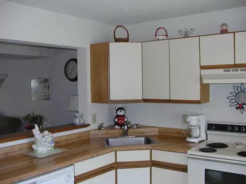 16 Wilton Ct, Halfmoon, NY 12065 photo 3