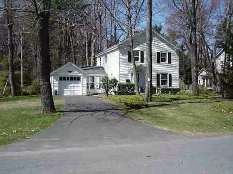 5 Woodridge Rd, Delmar, NY 12054 photo 2