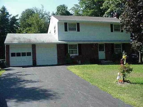 42 Bayberry Dr, Halfmoon, NY 12065 photo 1