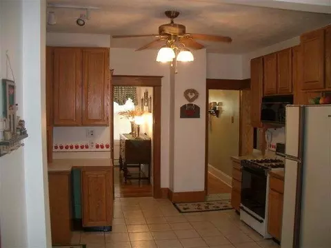 27 Manchester Rd, Schenectady, NY 12304 photo 3