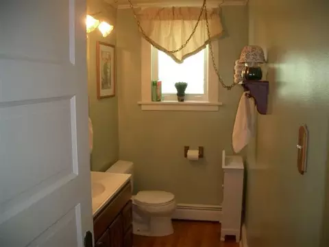 27 Manchester Rd, Schenectady, NY 12304 photo 9