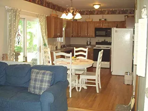 24 Timber Ln, Glenmont, NY 12077 photo 2