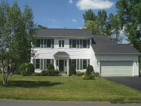 24 Timber Ln, Glenmont, NY 12077 photo 1