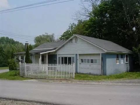 28 Maple Ave, Berlin, NY 12022 photo 2